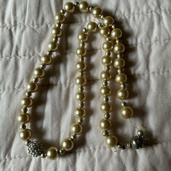 Elegant Gold Pearl Necklace - Picture 3 of 3